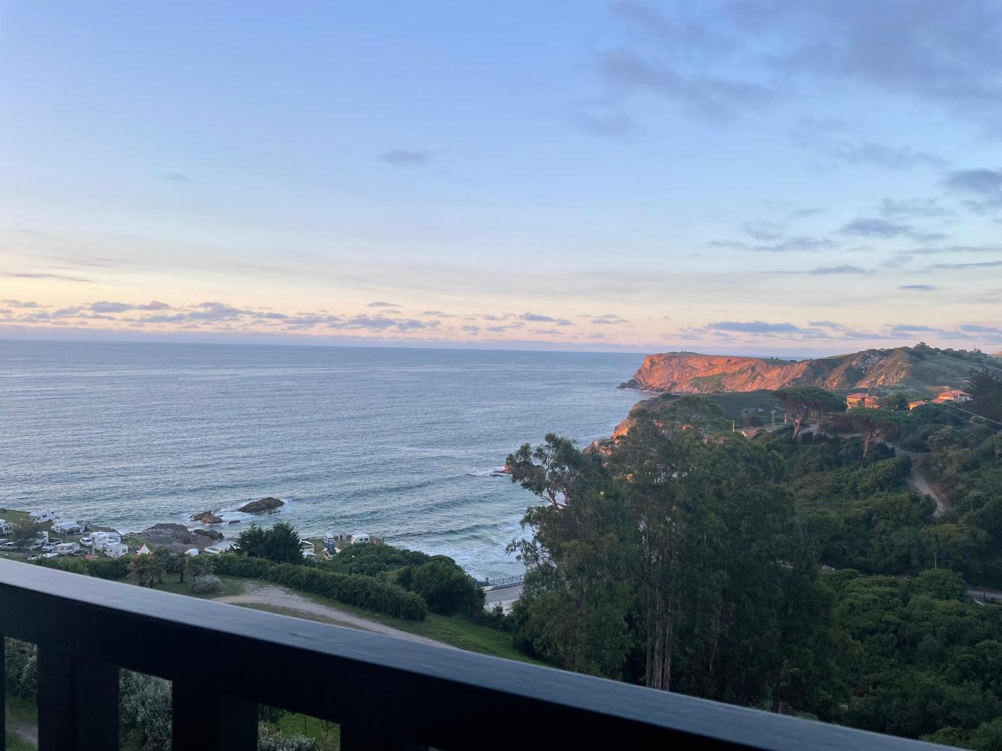 Apartamento Bonito Duplex Con Vistas Al Mar Comillas Exterior foto